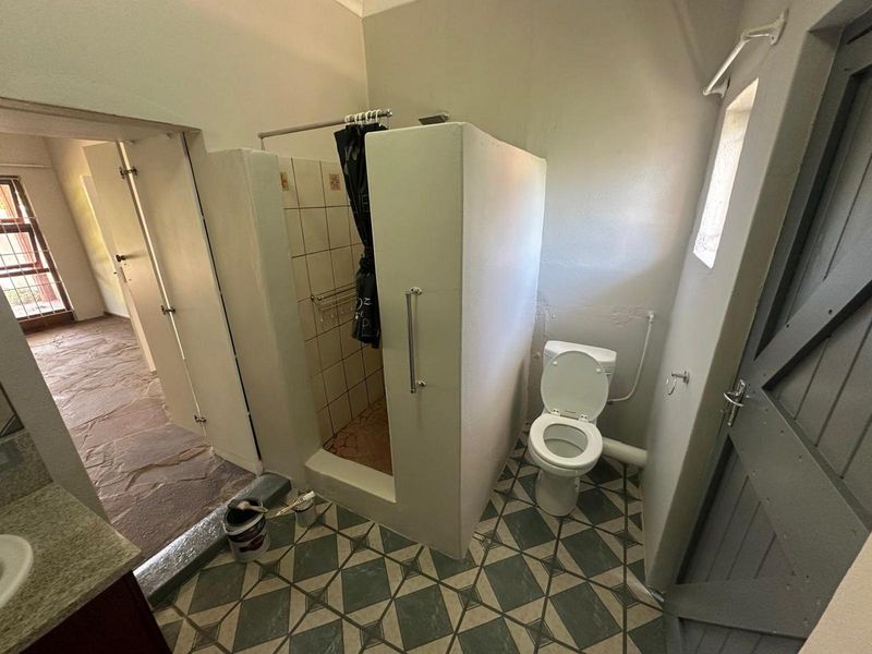 Dual Purpose Family Home - Photo 8