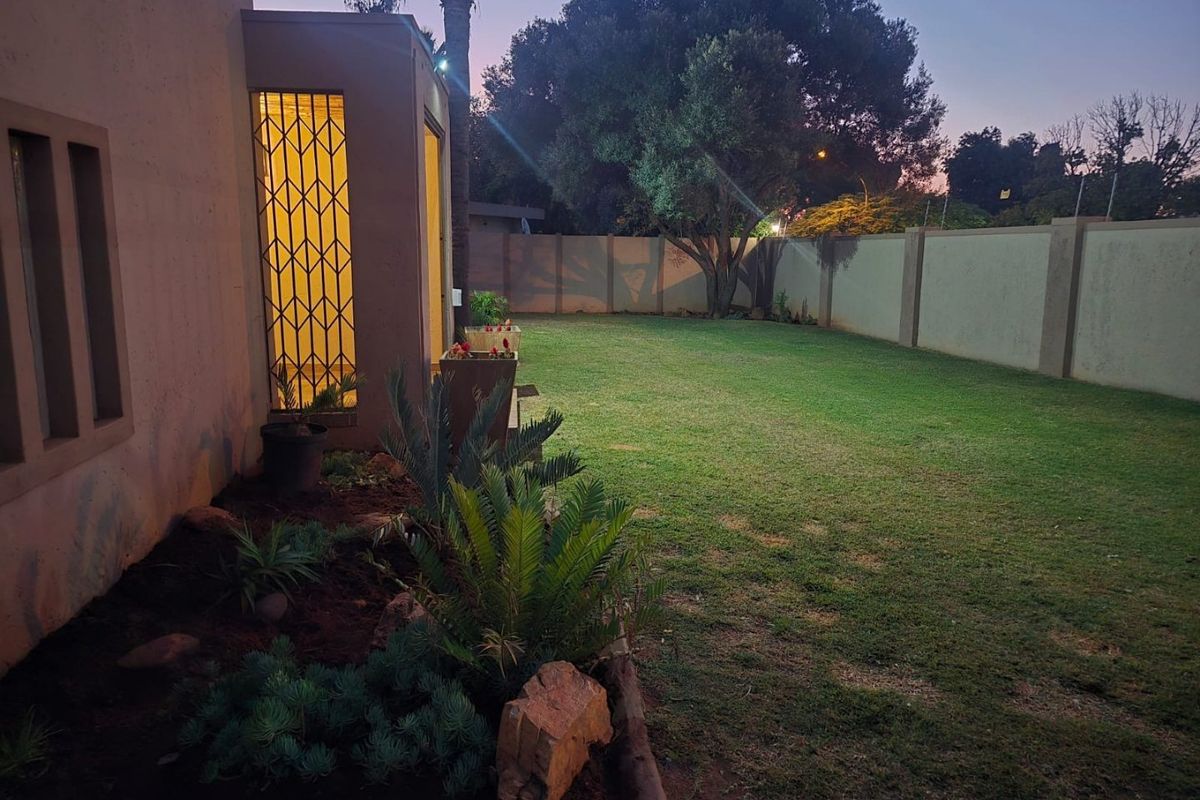 Spacious Family Home with Granny Flat and Excellent Entertainment Features - Photo 3