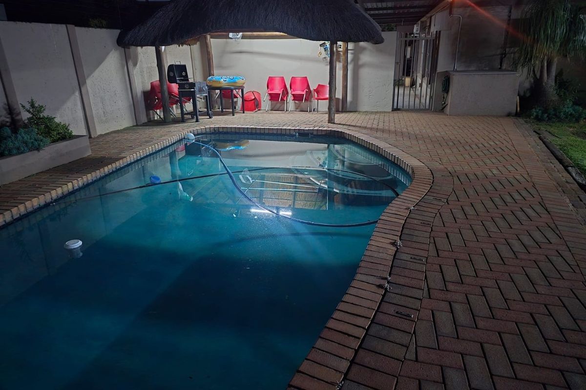 Spacious Family Home with Granny Flat and Excellent Entertainment Features - Photo 5