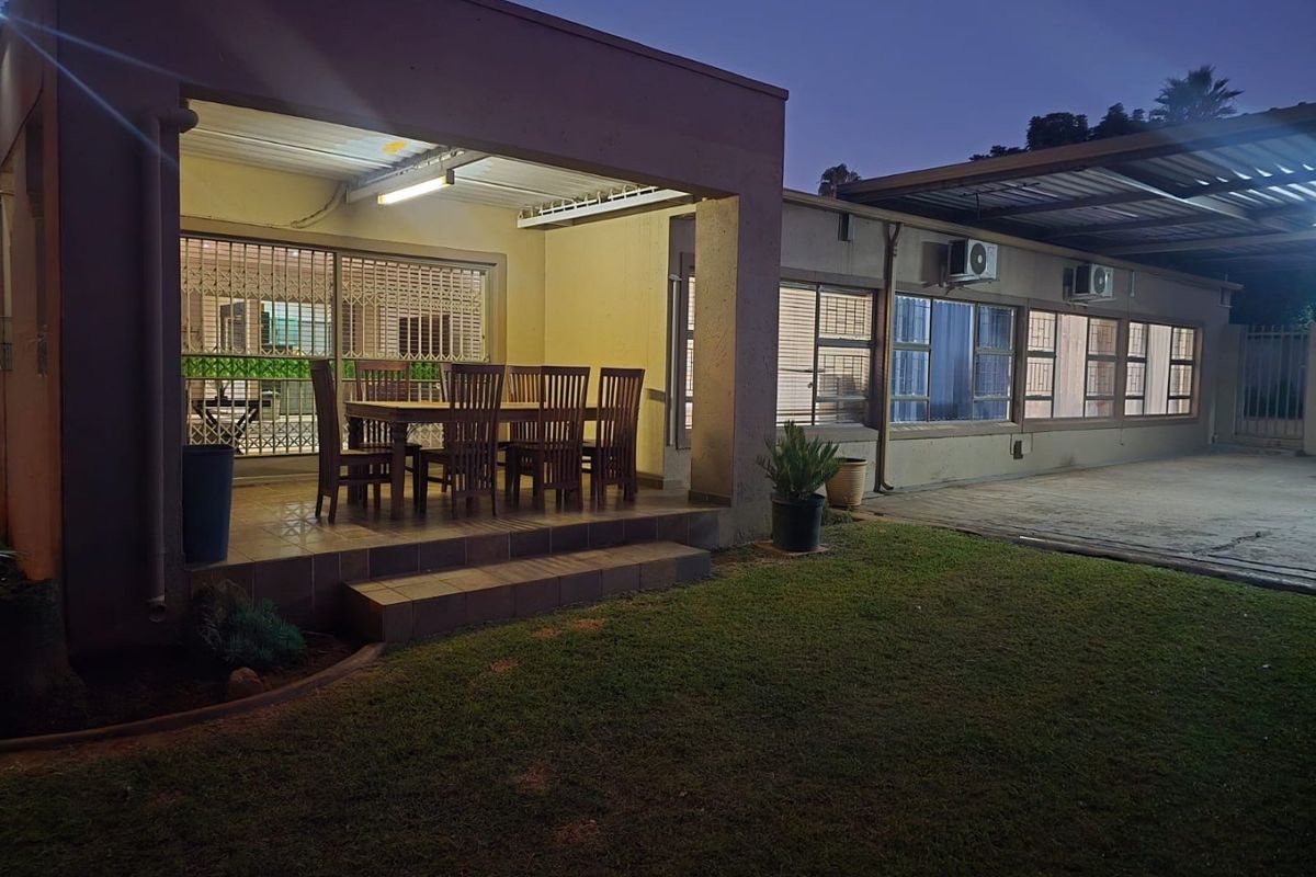 Spacious Family Home with Granny Flat and Excellent Entertainment Features - Photo 2
