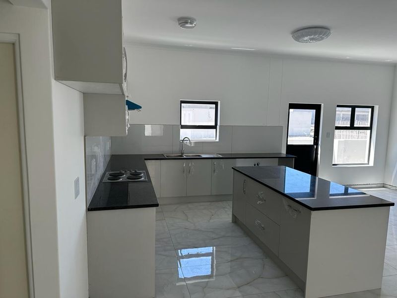Spacious 4-Bedroom Home to Rent in Laguna Estate, Langebaan - Photo 7
