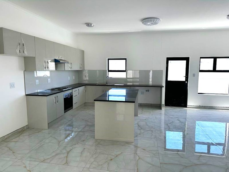 Spacious 4-Bedroom Home to Rent in Laguna Estate, Langebaan - Photo 4