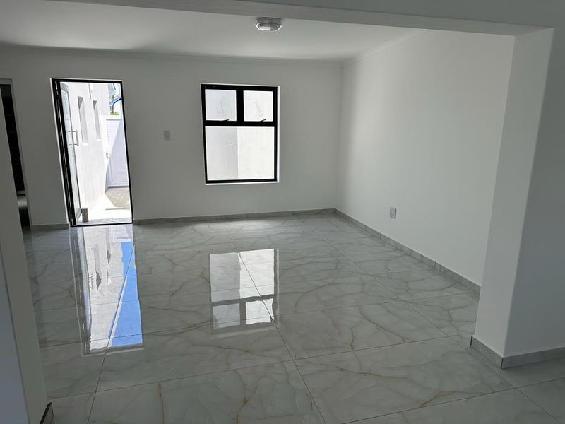 Spacious 4-Bedroom Home to Rent in Laguna Estate, Langebaan - Photo 3
