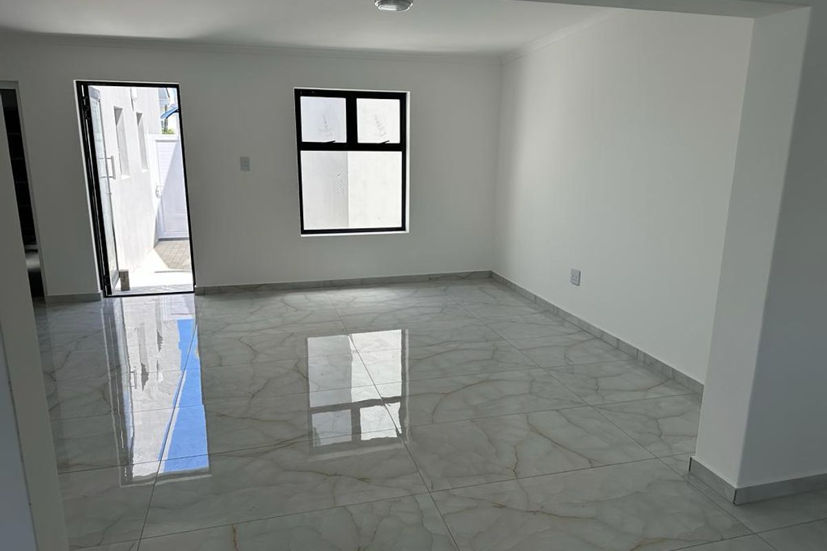 Spacious 4-Bedroom Home to Rent in Laguna Estate, Langebaan - Photo 3
