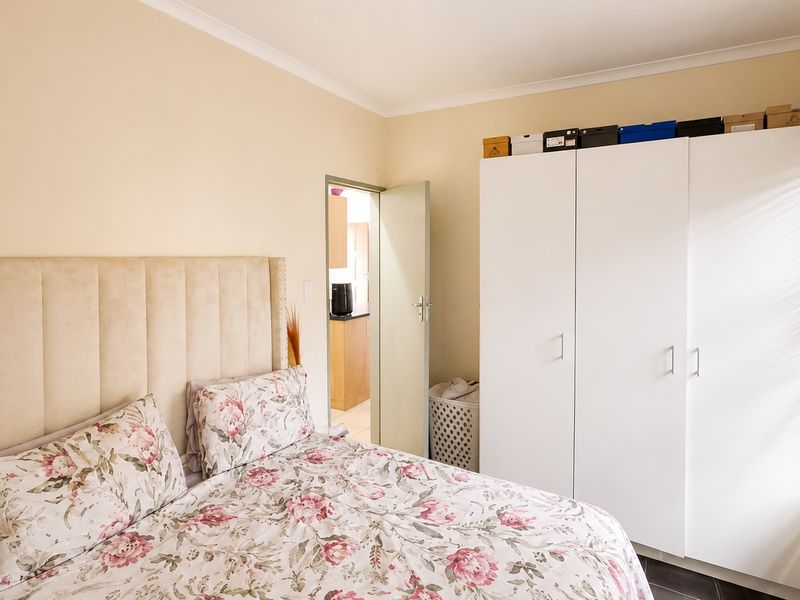 Modern 2 Bedroom Townhouse for Sale in Grobler Park – R580,000 - Photo 7