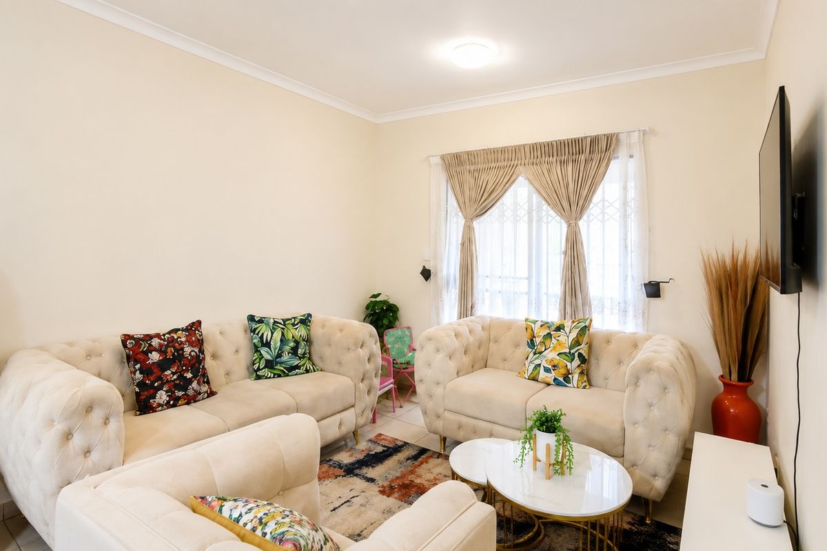 Modern 2 Bedroom Townhouse for Sale in Grobler Park – R580,000 - Photo 2