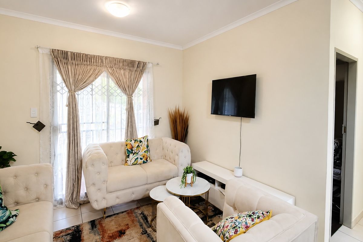 Modern 2 Bedroom Townhouse for Sale in Grobler Park – R580,000 - Photo 3