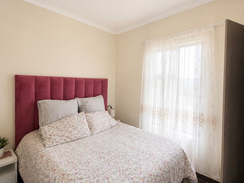 Modern 2 Bedroom Townhouse for Sale in Grobler Park – R580,000 - Photo 9