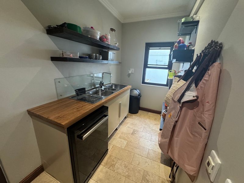 Beautiful Family Home Available for Rental on De Zalze Winelands Golf Estate - Photo 6