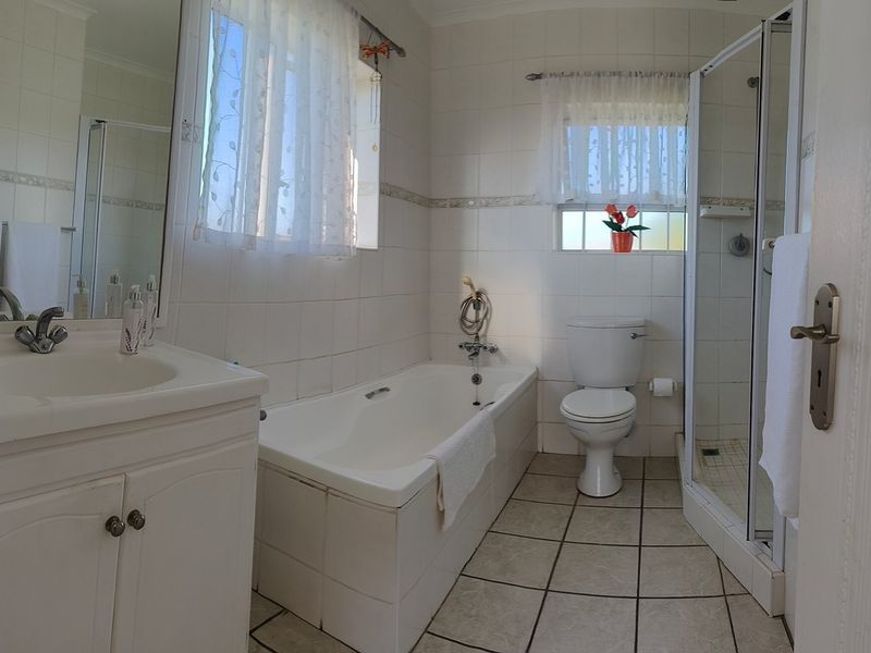 Space for Family, Moments for Life with Panoramic views in Jeffreys Bay. - Photo 8