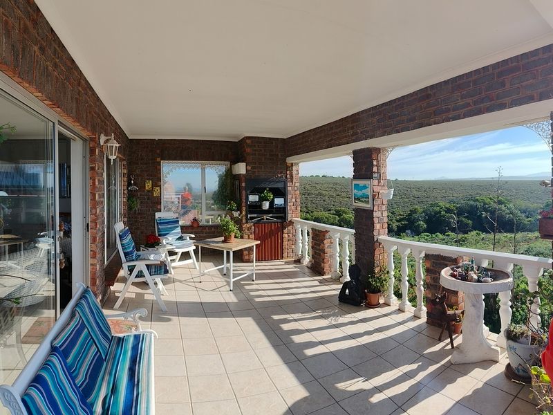 Space for Family, Moments for Life with Panoramic views in Jeffreys Bay. - Photo 1
