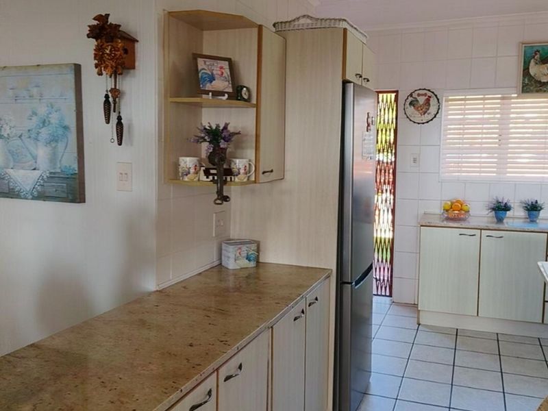 Space for Family, Moments for Life with Panoramic views in Jeffreys Bay. - Photo 10