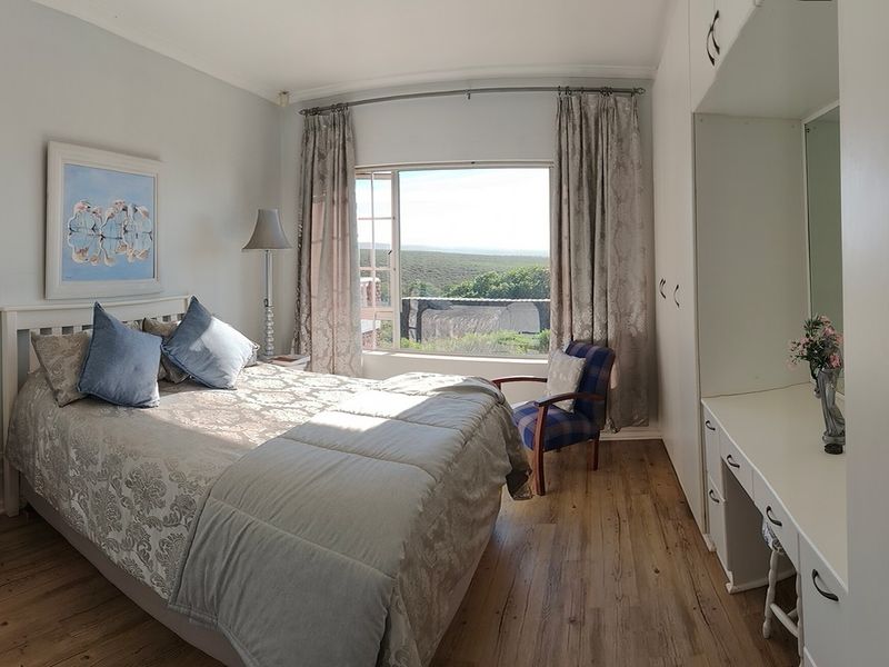 Space for Family, Moments for Life with Panoramic views in Jeffreys Bay. - Photo 7