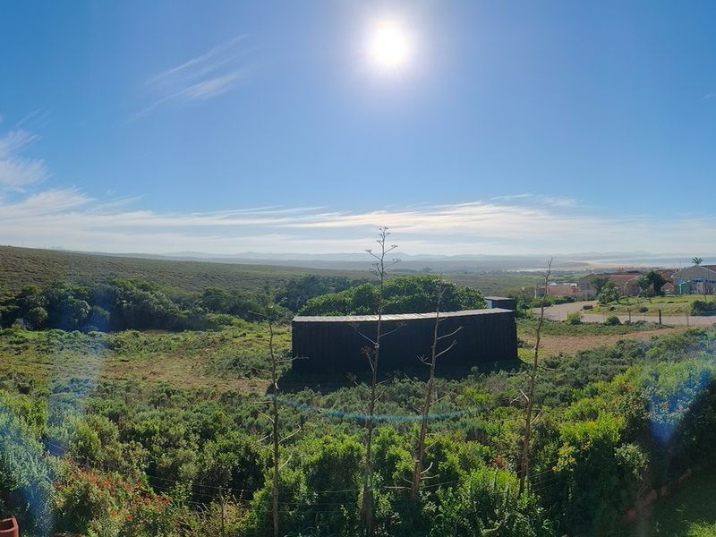 Space for Family, Moments for Life with Panoramic views in Jeffreys Bay. - Photo 2