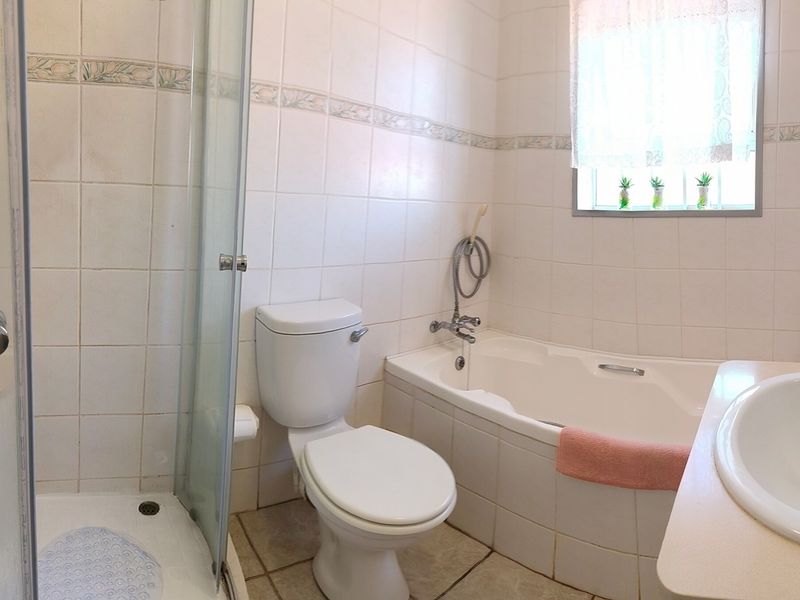 Space for Family, Moments for Life with Panoramic views in Jeffreys Bay. - Photo 5