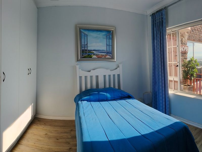 Space for Family, Moments for Life with Panoramic views in Jeffreys Bay. - Photo 3