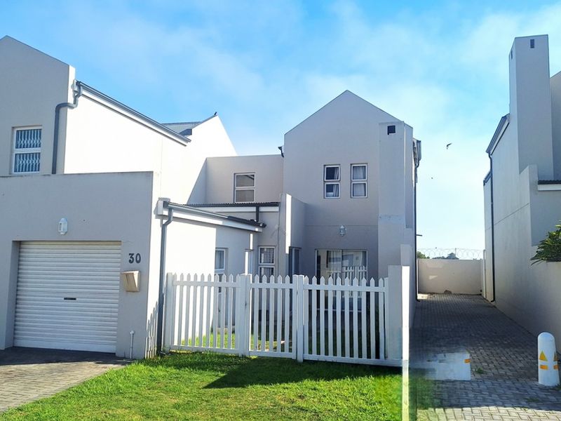 3 Bedroom Duplex to let in Country Club Langebaan - Photo 1