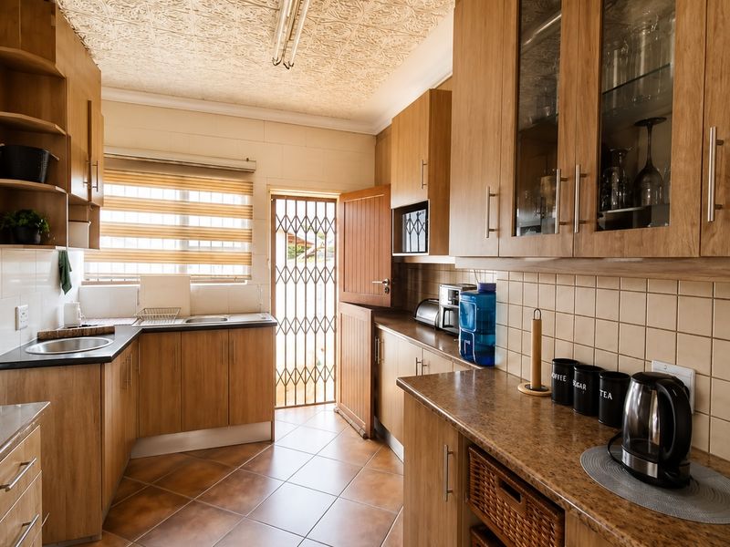 Spacious Family Home with Separate 3-Bedroom Flatlet and 4 Carports in Witpoortjie - Photo 3