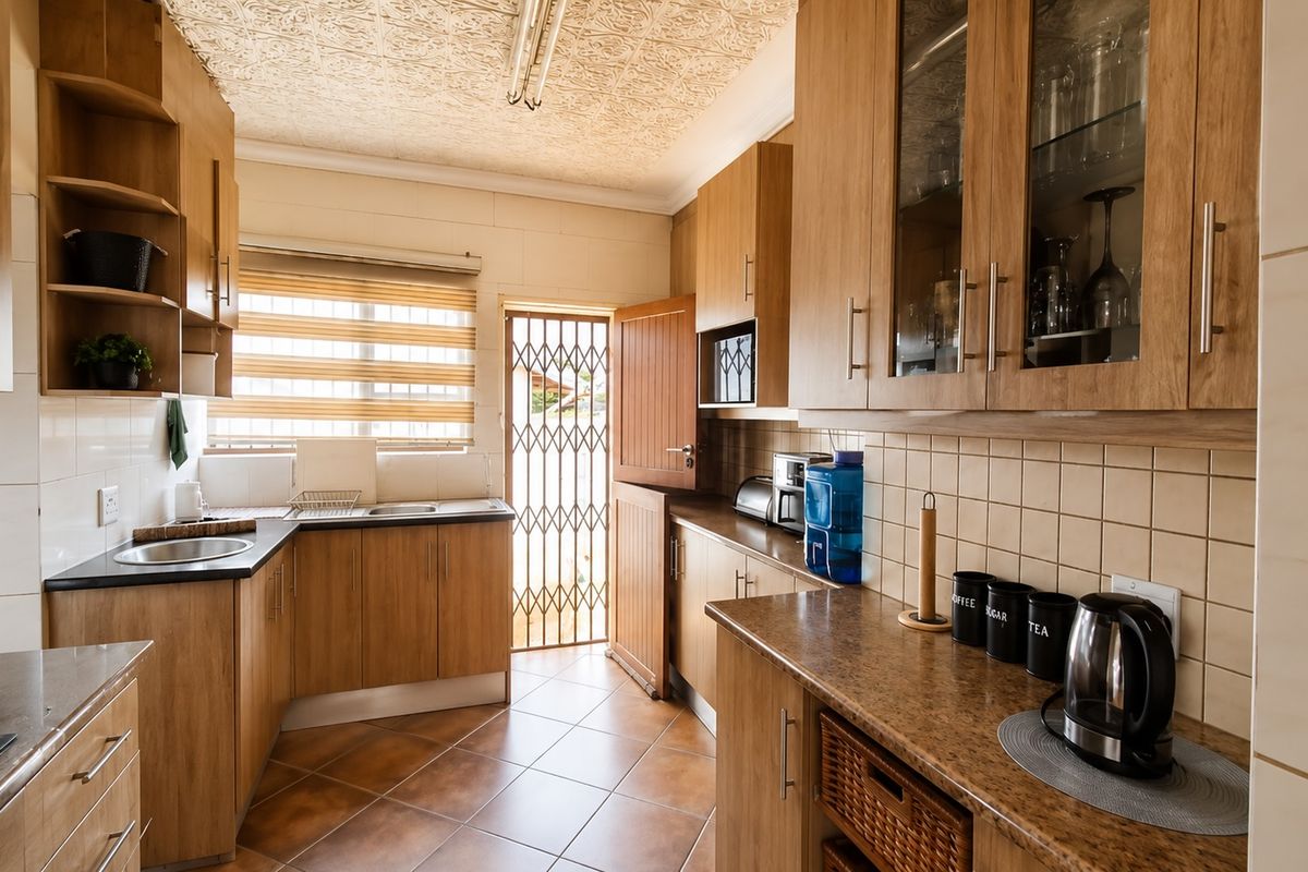 Spacious Family Home with Separate 3-Bedroom Flatlet and 4 Carports in Witpoortjie - Photo 3