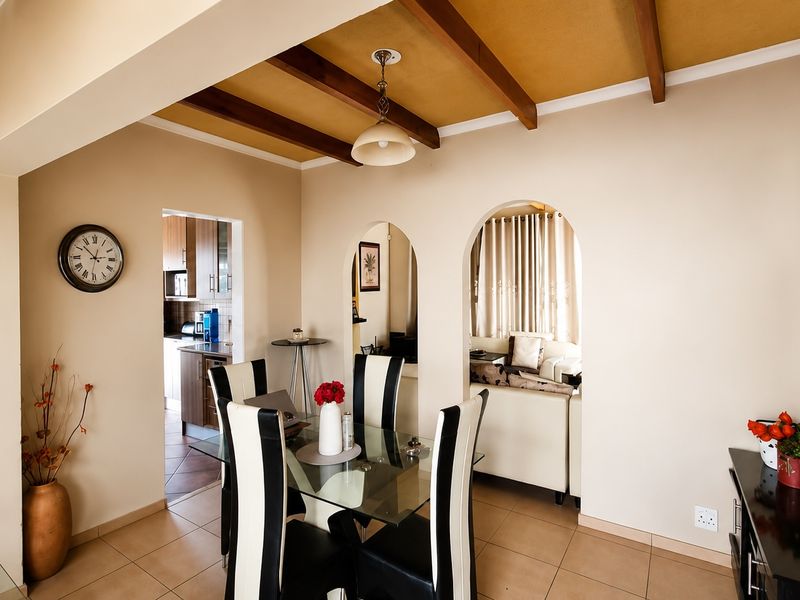 Spacious Family Home with Separate 3-Bedroom Flatlet and 4 Carports in Witpoortjie - Photo 4