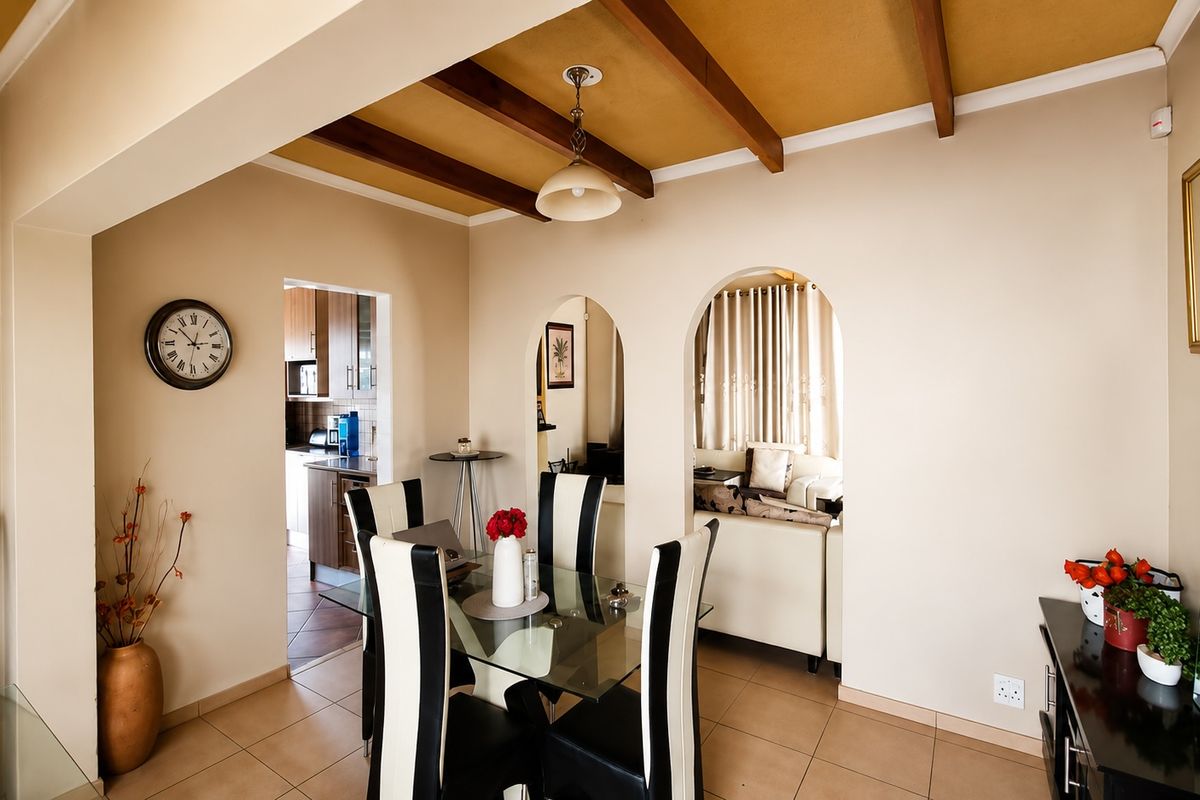 Spacious Family Home with Separate 3-Bedroom Flatlet and 4 Carports in Witpoortjie - Photo 4