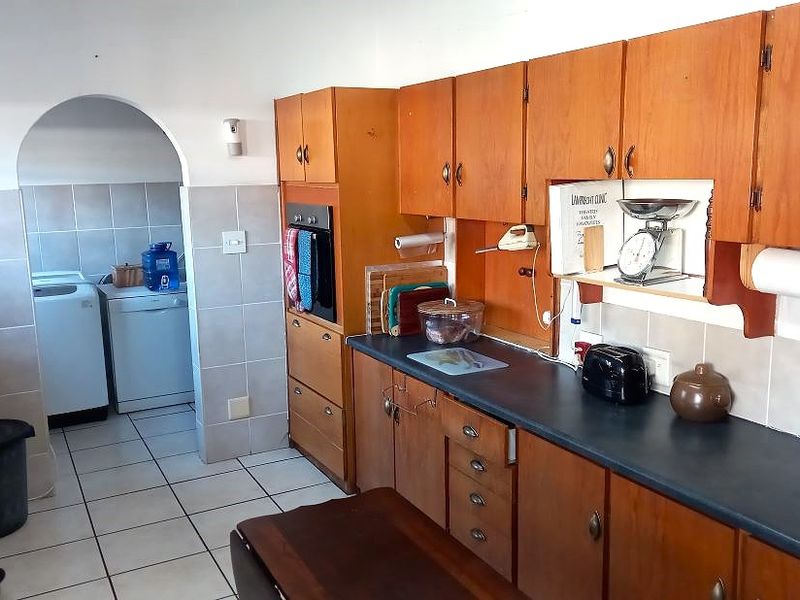 Multigenerational Living in Prime Dormehls Drift! - Photo 3