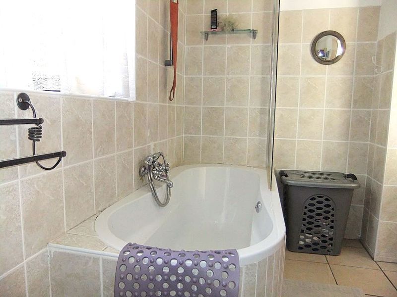 Multigenerational Living in Prime Dormehls Drift! - Photo 6