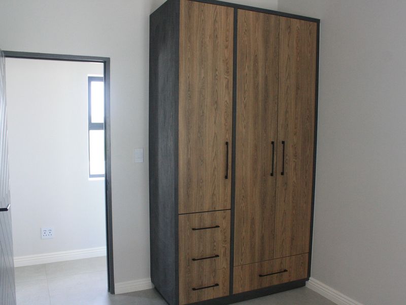 MOVE-IN-READY PERFECTLY PRICED! - Photo 9