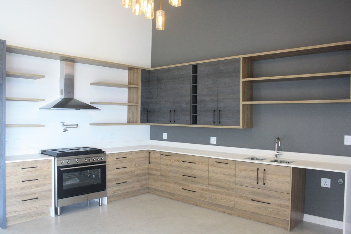 MOVE-IN-READY PERFECTLY PRICED! - Photo 4