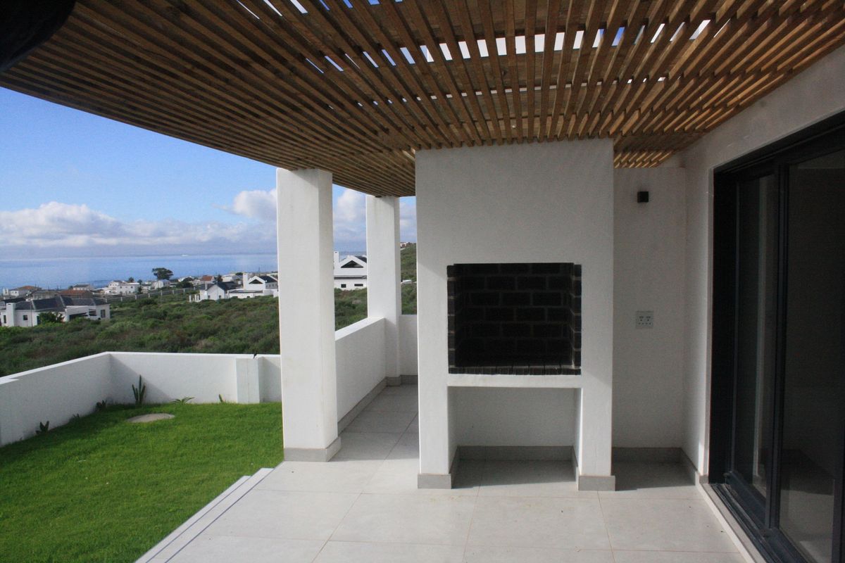 MOVE-IN-READY PERFECTLY PRICED! - Photo 3