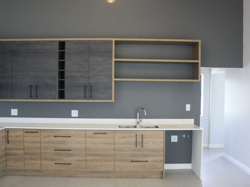 MOVE-IN-READY PERFECTLY PRICED! - Photo 5