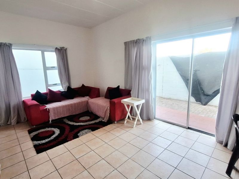 Spacious 3 Bedroom ground floor flat to let in Midtown Langebaan - Photo 2