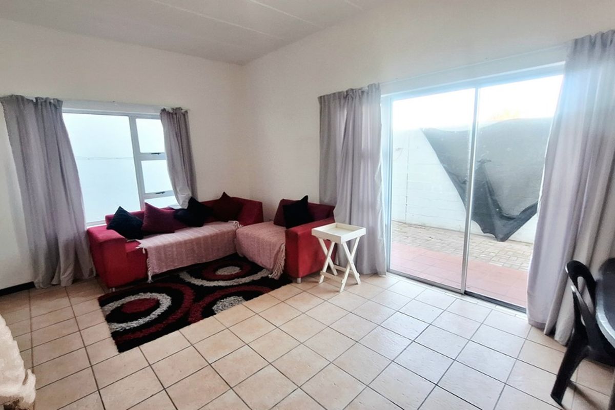 Spacious 3 Bedroom ground floor flat to let in Midtown Langebaan - Photo 2