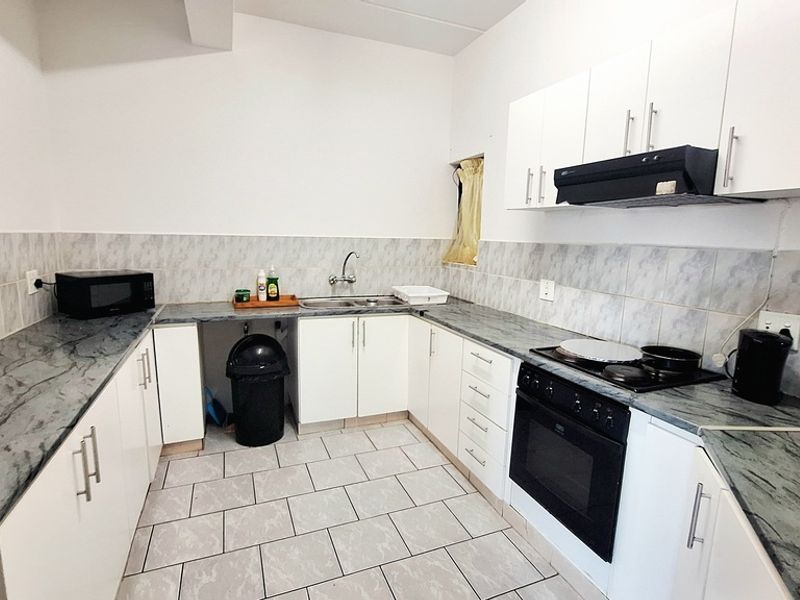 Spacious 3 Bedroom ground floor flat to let in Midtown Langebaan - Photo 6