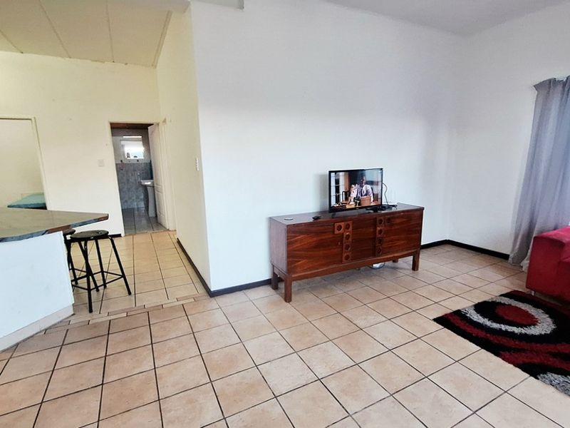 Spacious 3 Bedroom ground floor flat to let in Midtown Langebaan - Photo 1