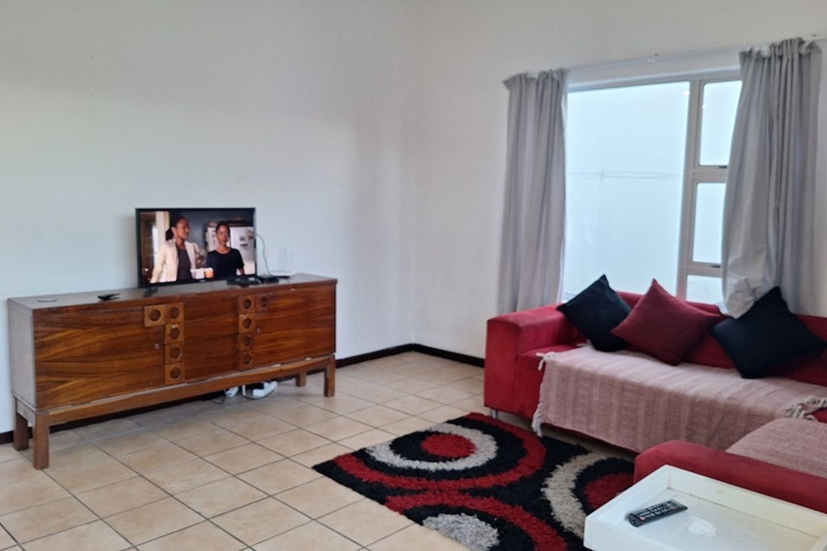Spacious 3 Bedroom ground floor flat to let in Midtown Langebaan - Photo 3