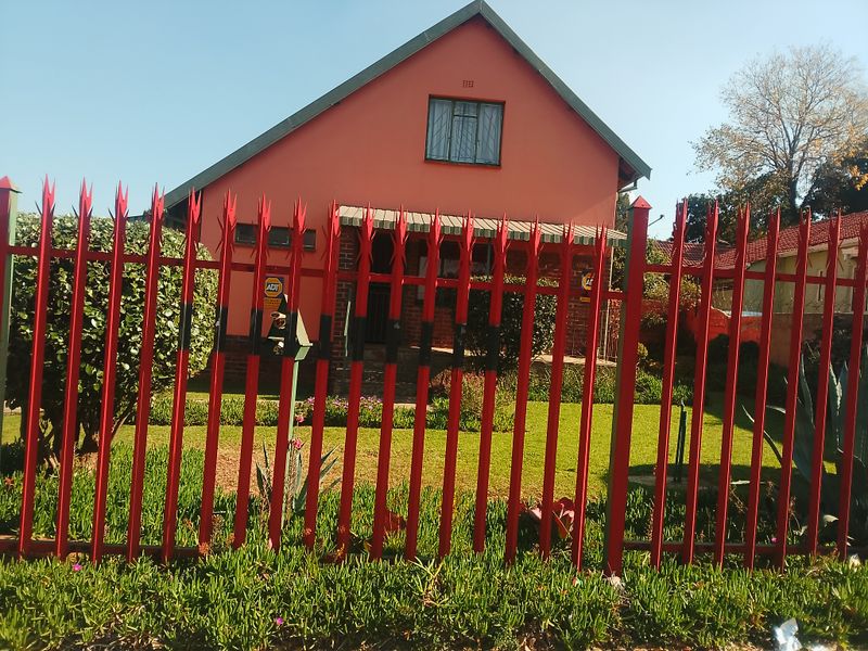 Westdene. Smart Shared Living - Comfort, Community and Convenience. R4000 monthly rent. - Photo 1
