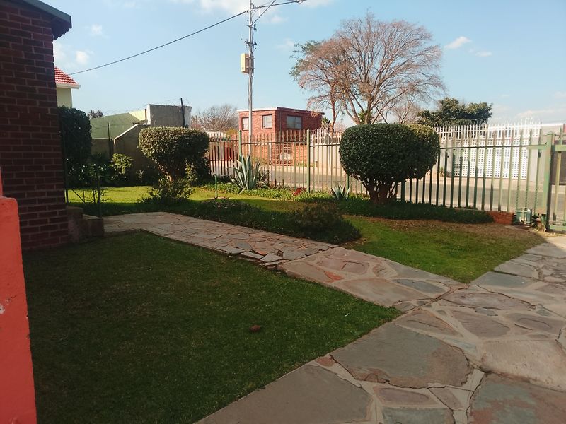 Westdene. Smart Shared Living - Comfort, Community and Convenience. R4000 monthly rent. - Photo 2