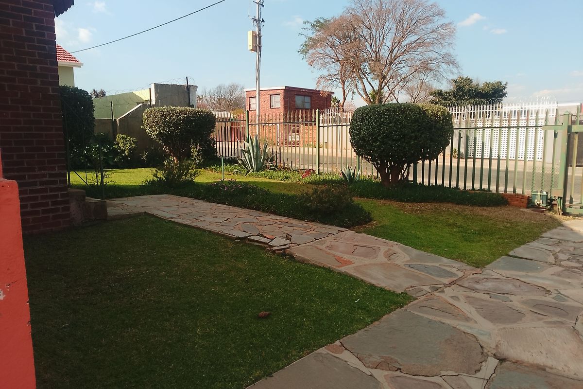 Westdene. Smart Shared Living - Comfort, Community and Convenience. R4000 monthly rent. - Photo 2