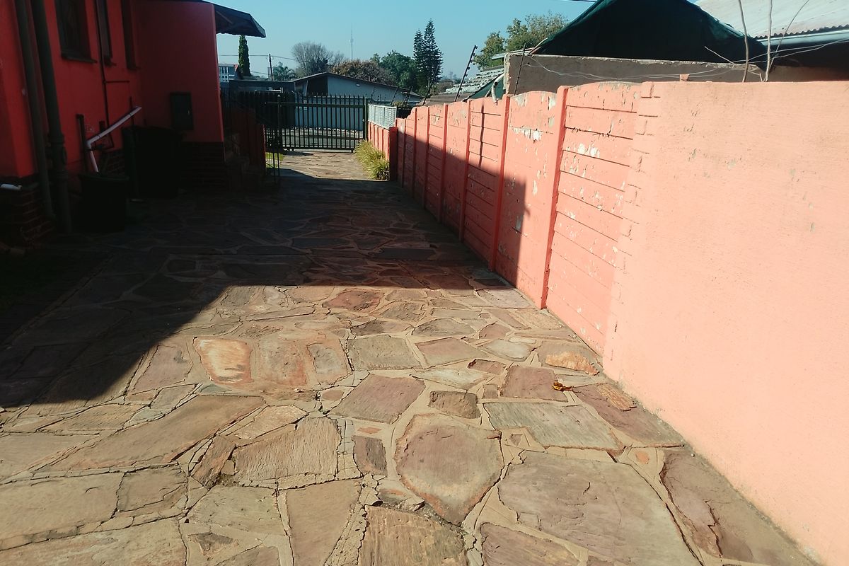 Westdene. Smart Shared Living - Comfort, Community and Convenience. R4000 monthly rent. - Photo 4
