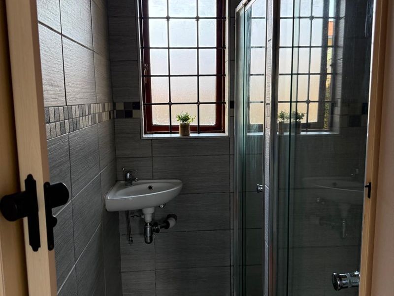 Westdene - Full services Student Accomodation - R3 300 Shared Bedrooms - Photo 9