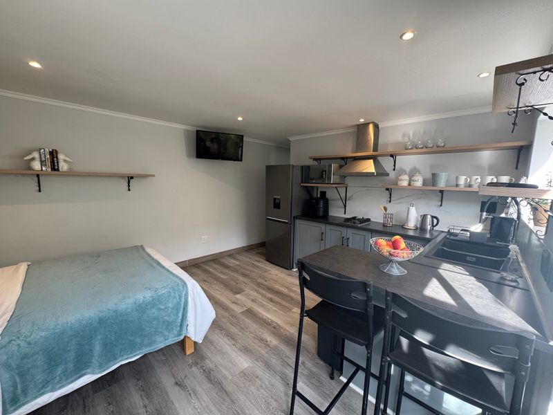 Stunning Furnished Apartment in De Zalze Estate. Available Immediately. - Photo 2