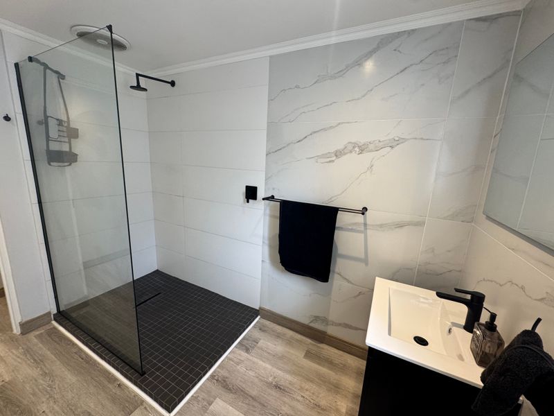Stunning Furnished Apartment in De Zalze Estate. Available Immediately. - Photo 6