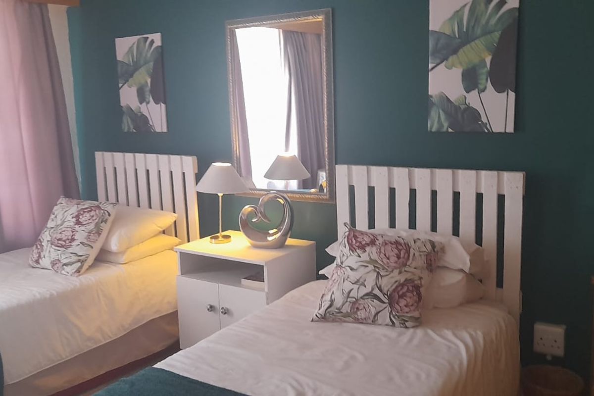 An Immaculately Kept Three Bedroom, Two Bathroom Family Home in a Quiet Cul-de-Sac - Photo 3