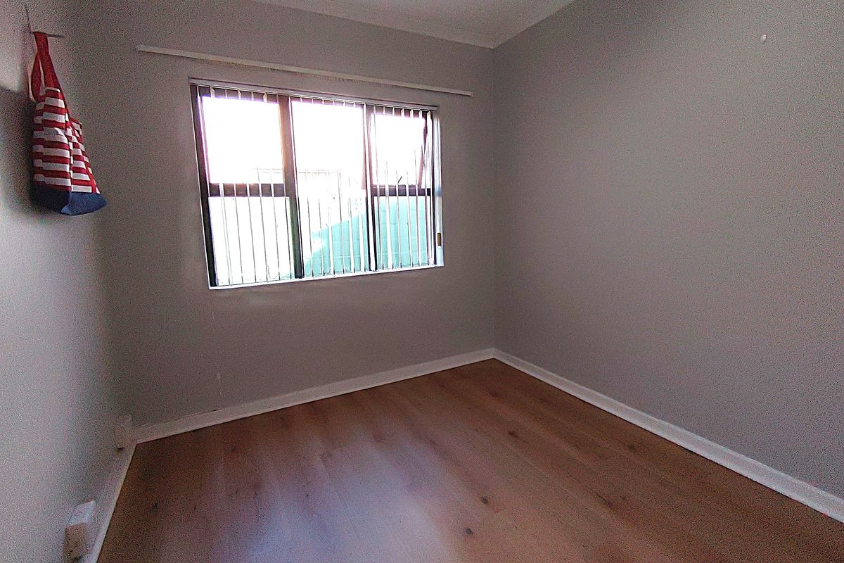 3 BEDROOM HOME PLUS COTTAGE... INCOME EARNER OR HOME OFFICE - Photo 5