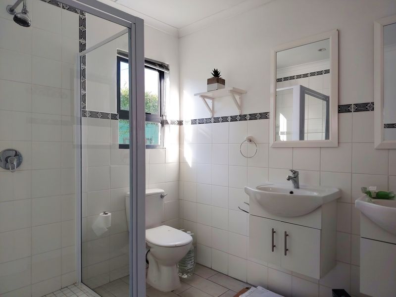 3 BEDROOM HOME PLUS COTTAGE... INCOME EARNER OR HOME OFFICE - Photo 3