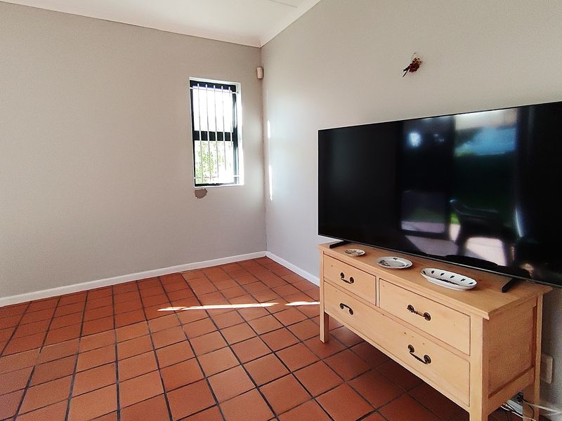 3 BEDROOM HOME PLUS COTTAGE... INCOME EARNER OR HOME OFFICE - Photo 6