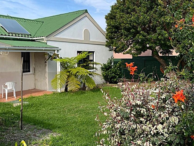 3 BEDROOM HOME PLUS COTTAGE... INCOME EARNER OR HOME OFFICE - Photo 9