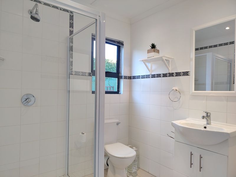 3 BEDROOM HOME PLUS COTTAGE... INCOME EARNER OR HOME OFFICE - Photo 9