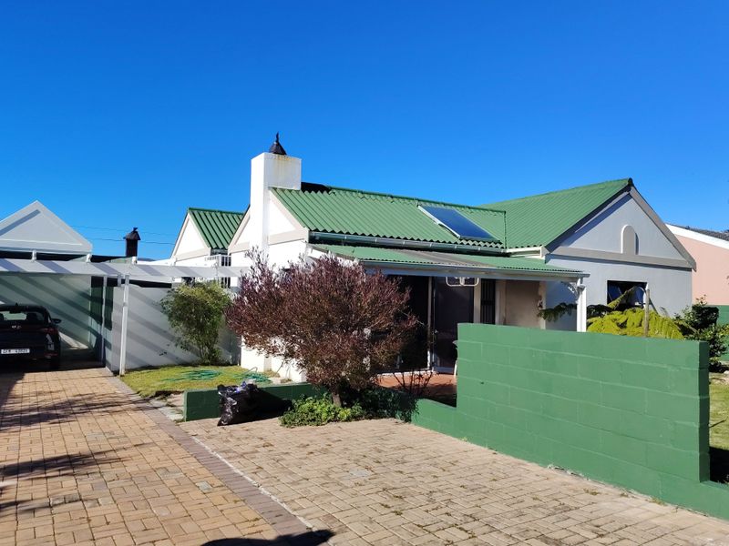 3 BEDROOM HOME PLUS COTTAGE... INCOME EARNER OR HOME OFFICE - Photo 3